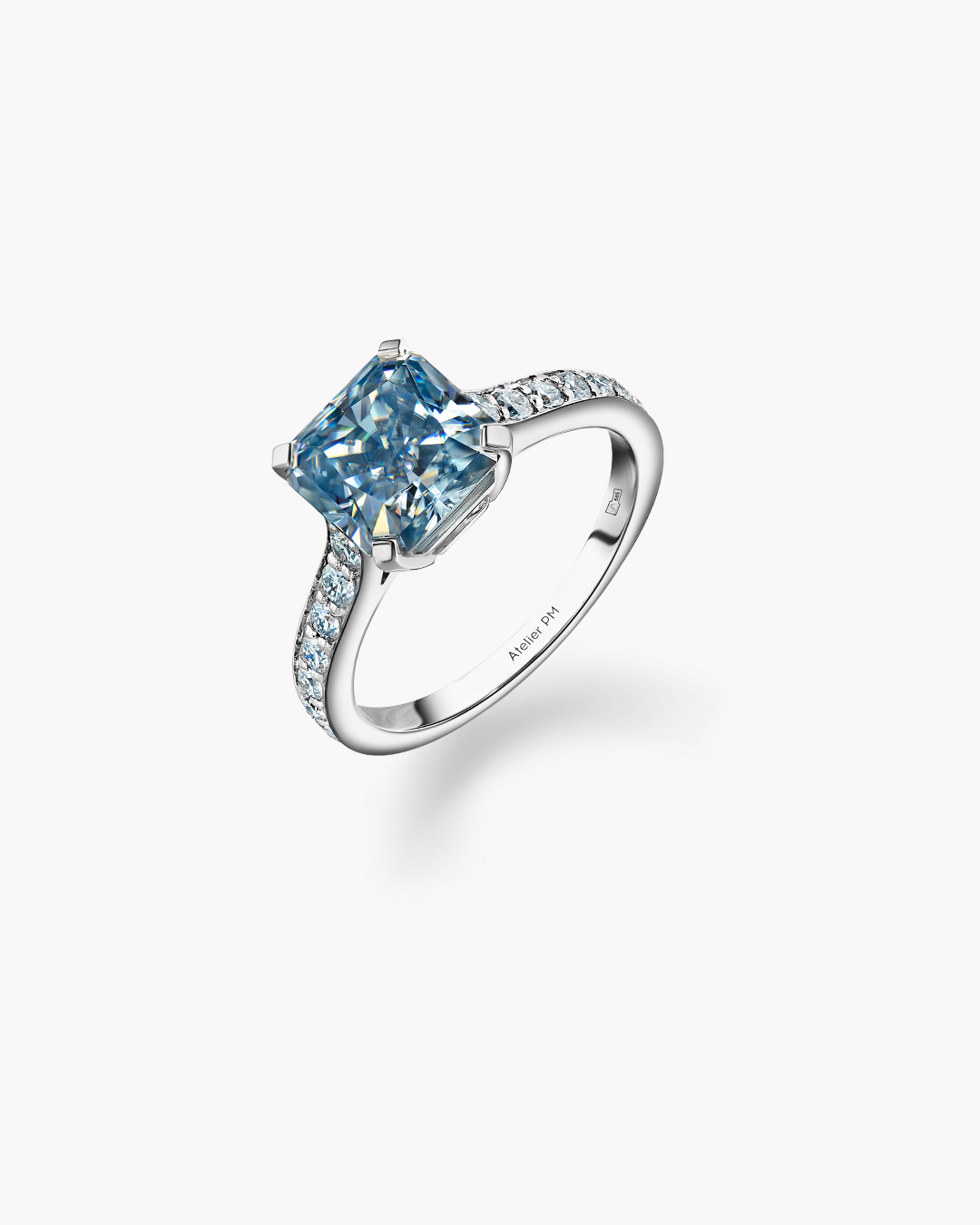 Кольцо с голубым муассанитом Fancy Blue 2,95 карата